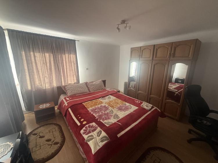 Casă individuală cu 5 camere cu Canalizare în Jucu de Sus