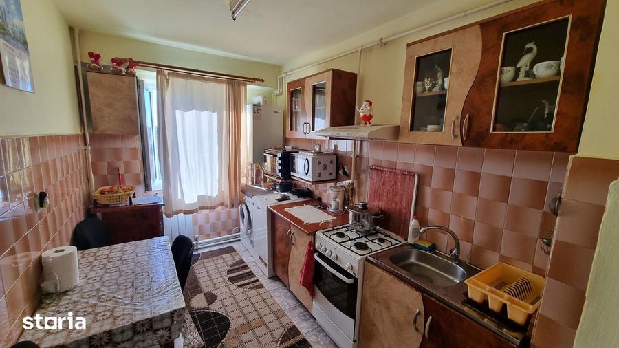 Apartament cu 3 camere decomandat, mobilat în Sud