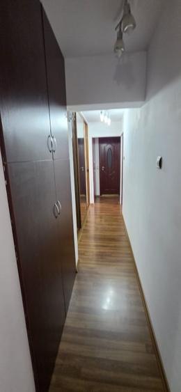 Apartament cu 3 camere decomandat, mobilat în E3
