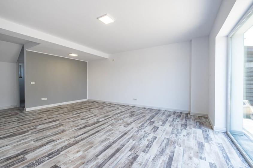 Casă individuală cu 5 camere cu Teren 308 Mp în Tunari