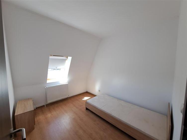Apartament cu 20 camere semidecomandat în Iris
