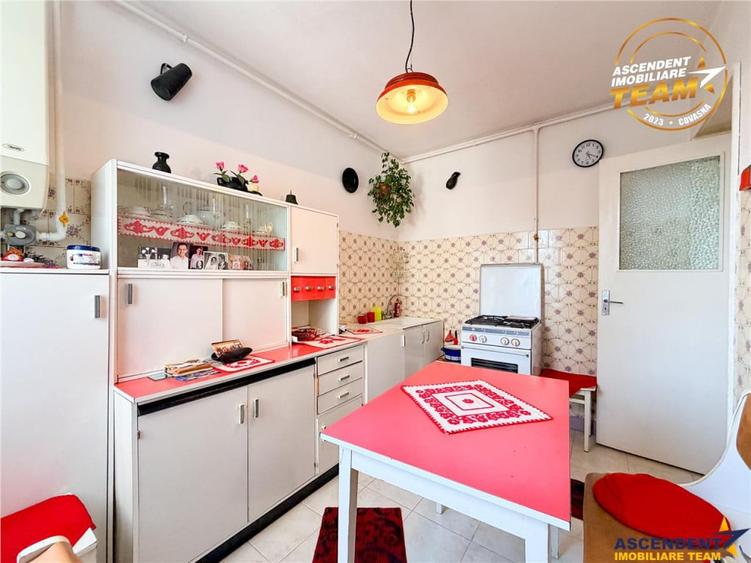 Apartament cu 3 camere decomandat în Central