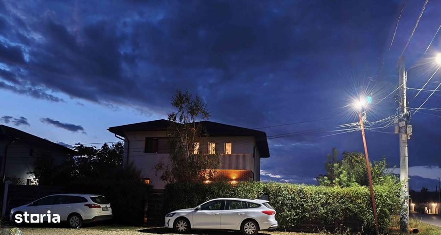 Casă cu 4 camere decomandat cu Teren 441 Mp în Săbăreni