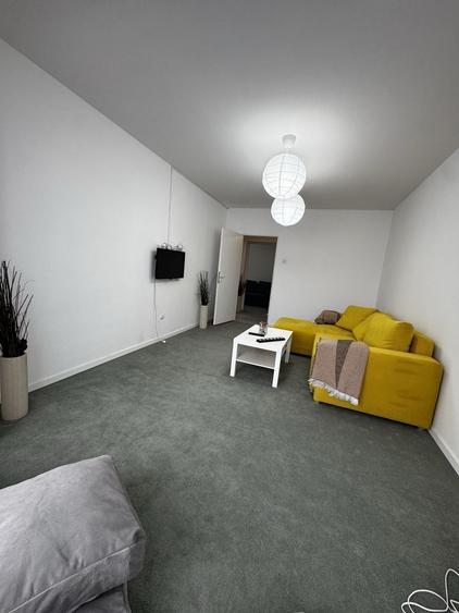 Apartament cu 3 camere decomandat, mobilat în Central