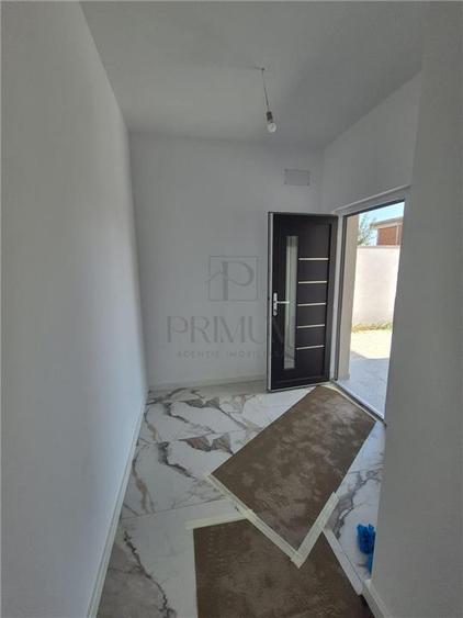 Duplex cu 5 camere cu Canalizare în Moșnița Nouă