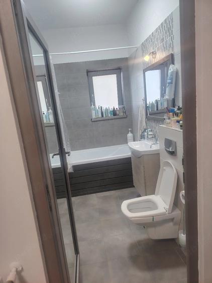 Apartament cu 4 camere decomandat în Teilor