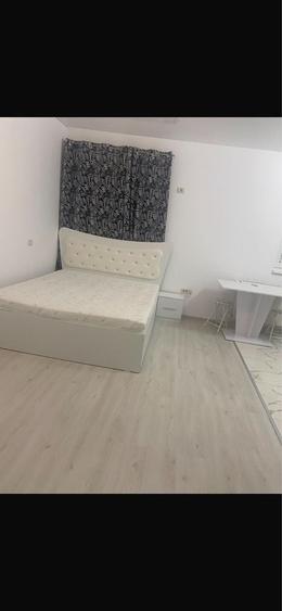 Garsonieră în Roșu