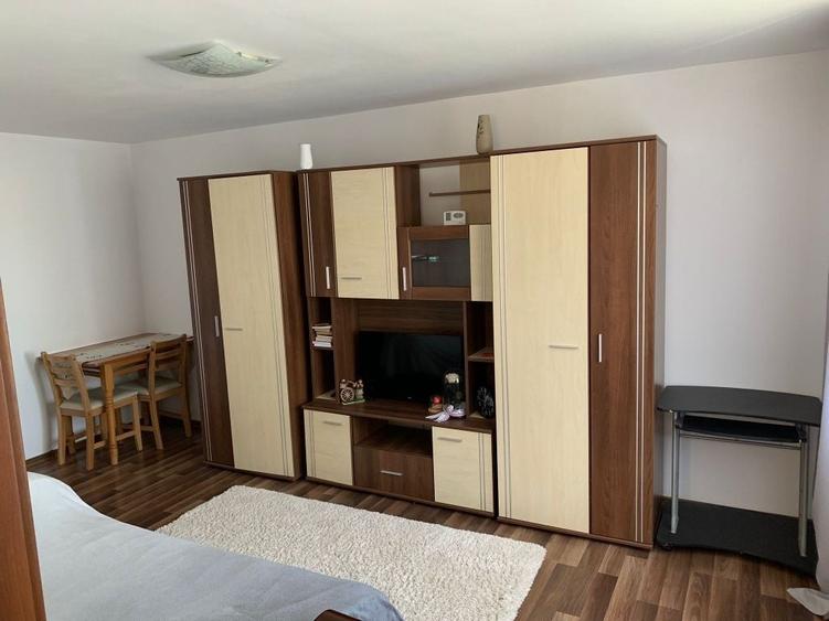Garsonieră decomandată în Nicolina