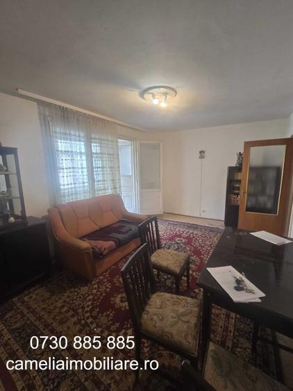 Apartament cu 3 camere decomandat în Păcii