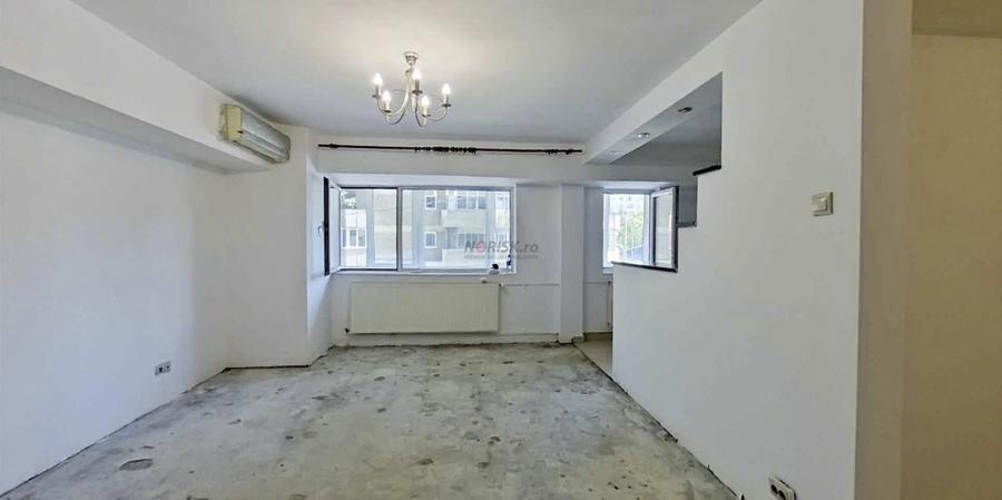 Apartament cu 3 camere semidecomandat în Lacul Tei