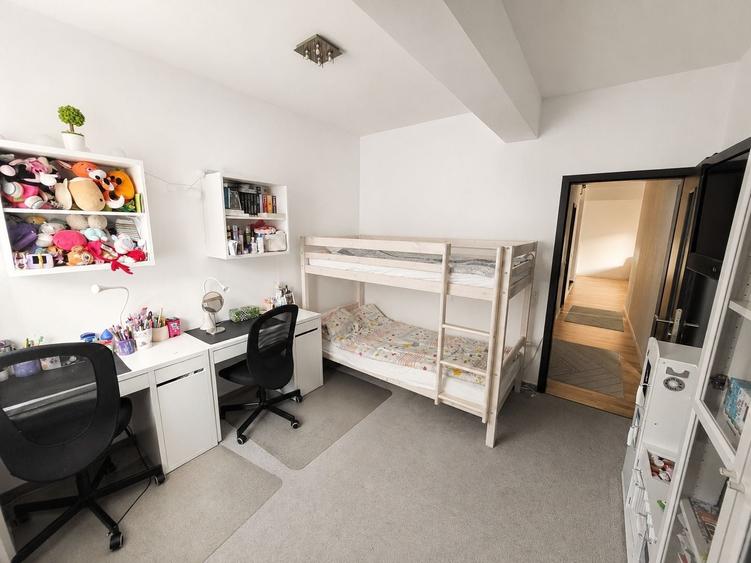 Apartament cu 3 camere decomandat în Lotrioara
