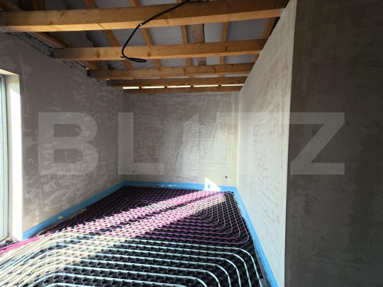 Duplex cu 4 camere cu Canalizare în Corunca