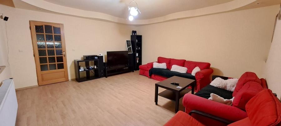 Casă individuală cu 4 camere cu Canalizare în Obor