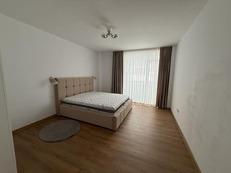 Apartament cu 3 camere decomandat în Exterior Vest