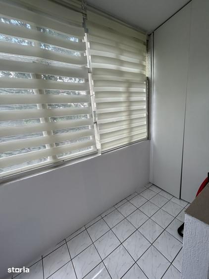 Apartament cu 3 camere decomandat în Girocului