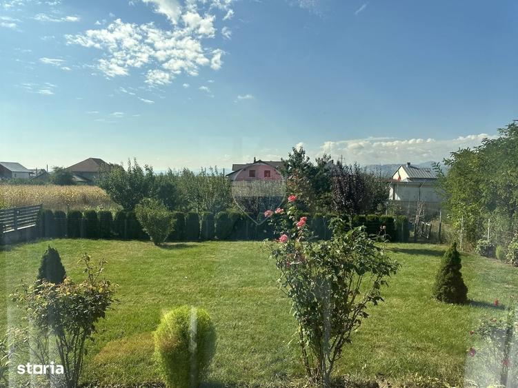 Casă cu 4 camere în Izvoare