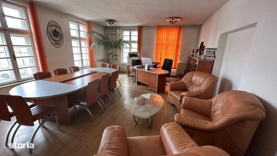 Apartament cu 4 camere în Central