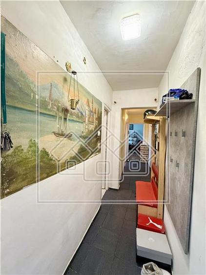 Apartament cu 3 camere decomandat în Vasile Aaron