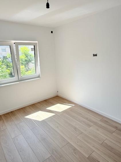 Apartament cu 3 camere decomandat în Micro 19