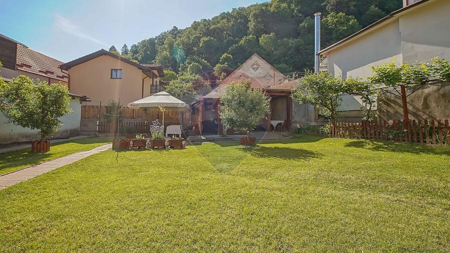 Casă individuală cu 6 camere cu Teren 700 Mp în Ultracentral