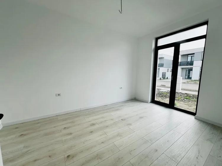 Duplex cu 5 camere cu Canalizare în Mehala