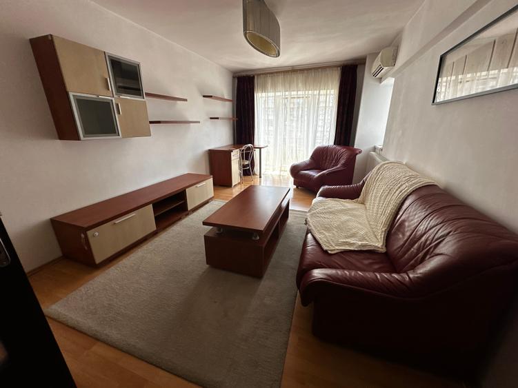 Apartament cu 2 camere decomandat în P-ța Unirii