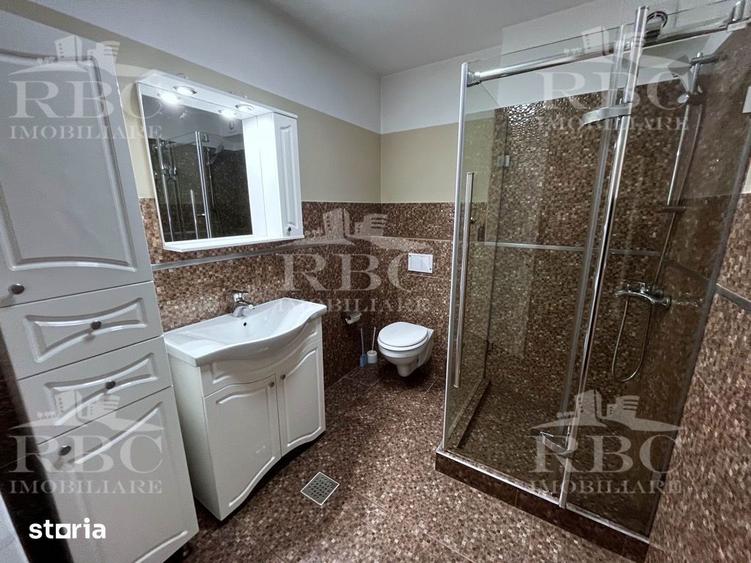 Apartament cu 3 camere semidecomandat în Între Lacuri