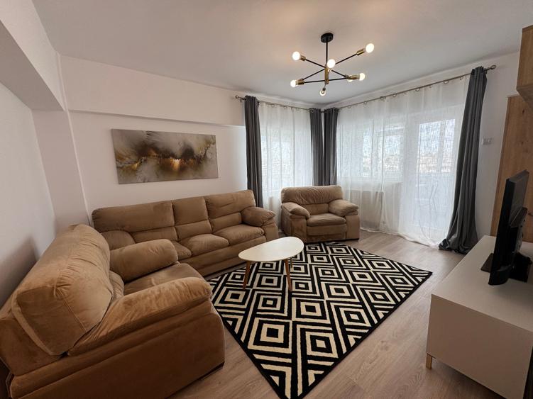 Apartament cu 4 camere decomandat, mobilat în Dacia
