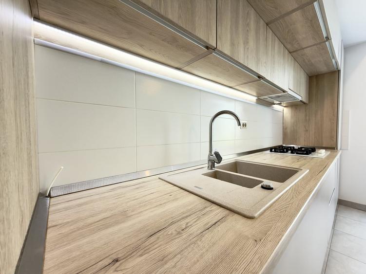 Apartament cu 3 camere decomandat, mobilat în Barbu Văcărescu