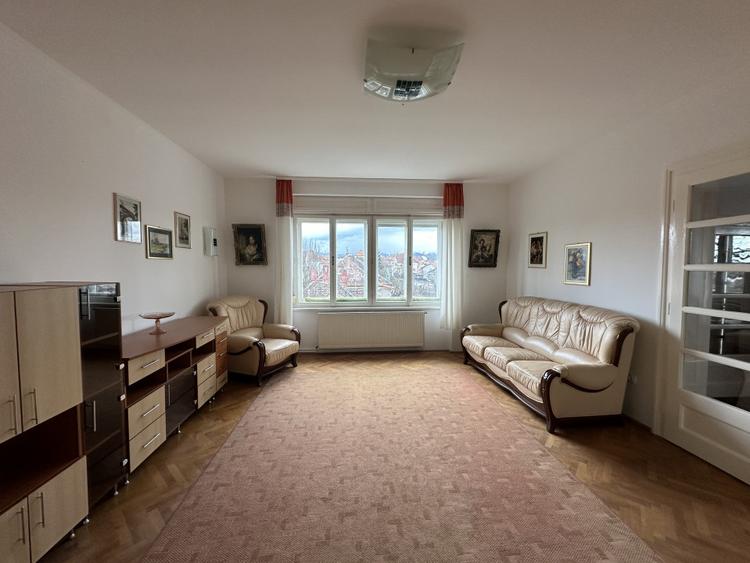 Apartament cu 4 camere în Sub Arini