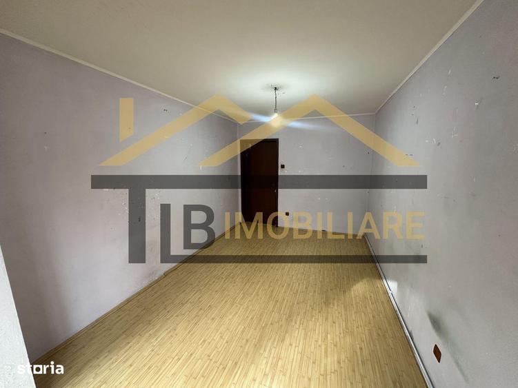 Apartament cu 3 camere semidecomandat în Central