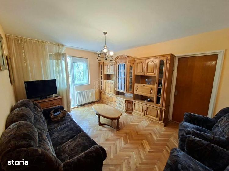 Apartament cu 3 camere semidecomandat în Central
