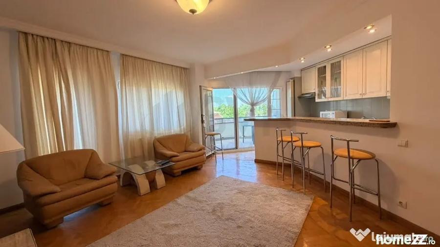 Apartament cu 3 camere semidecomandat în Primăverii