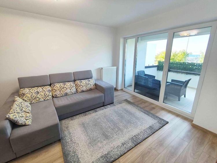 Apartament cu 2 camere decomandat în Tractorul