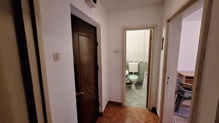 Apartament cu 4 camere semidecomandat în Central