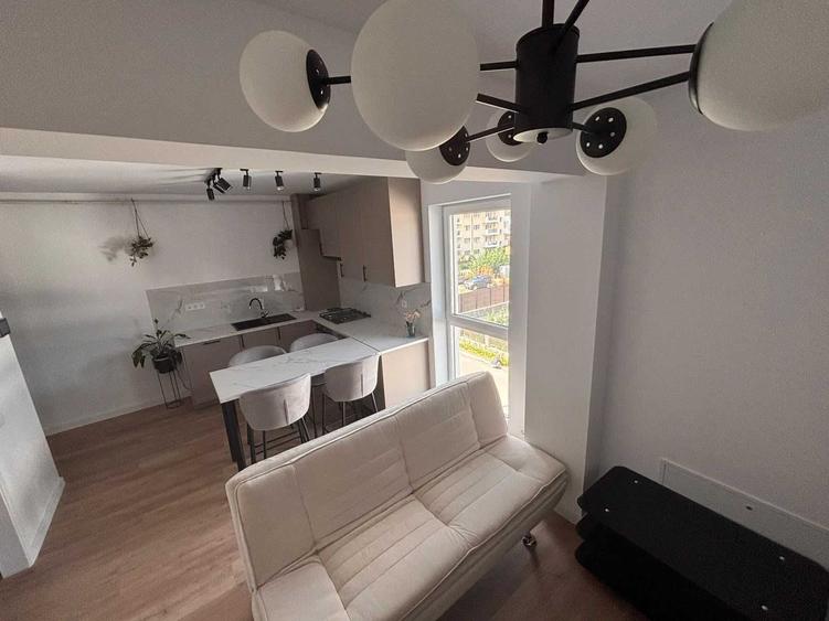Apartament cu 3 camere decomandat în Florești