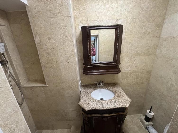 Apartament cu 4 camere decomandat în Delfinariu