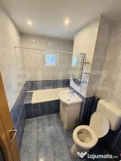 Apartament cu 3 camere decomandat în Bartolomeu