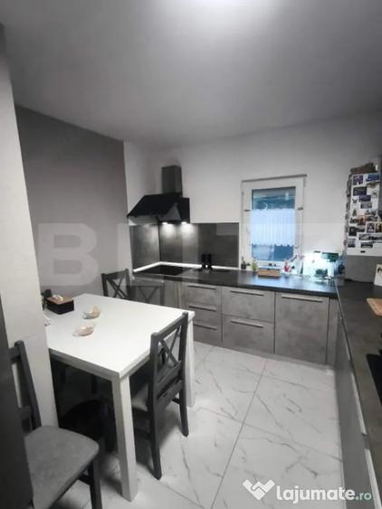 Apartament cu 3 camere semidecomandat în IAR