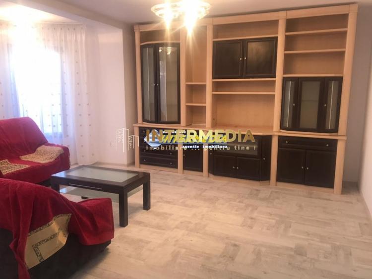 Duplex cu 4 camere cu Canalizare în Micești