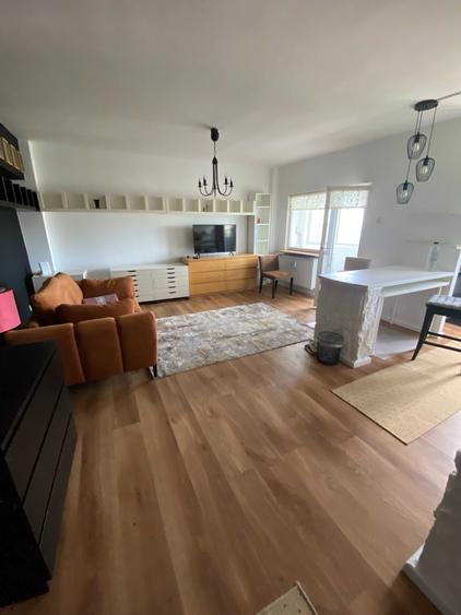 Apartament cu 2 camere semidecomandat în Calea București