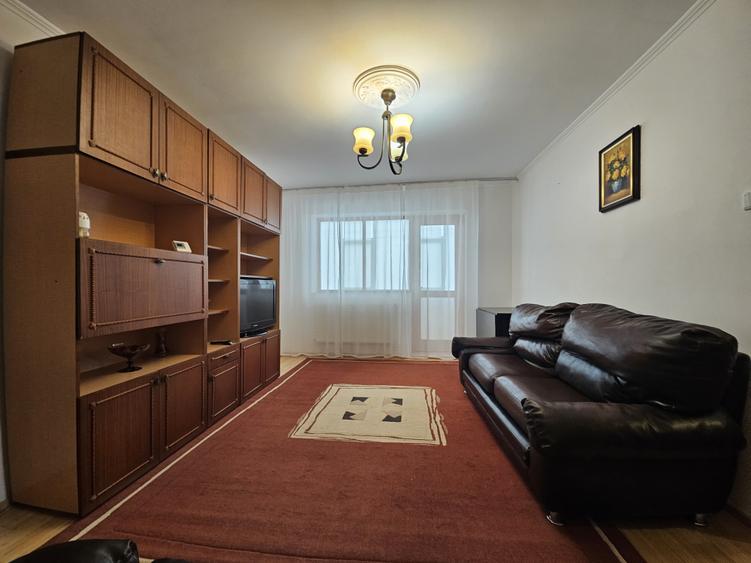 Apartament cu 3 camere decomandat în Boema