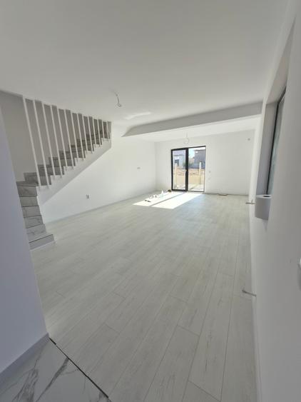 Duplex cu 4 camere cu Canalizare în Haliu
