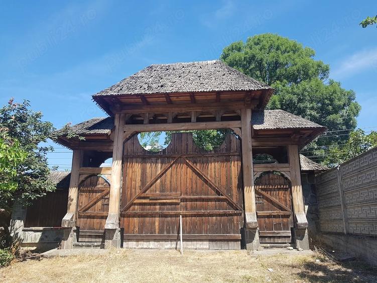 Casă cu 10 camere cu Teren 10 Mp în Central