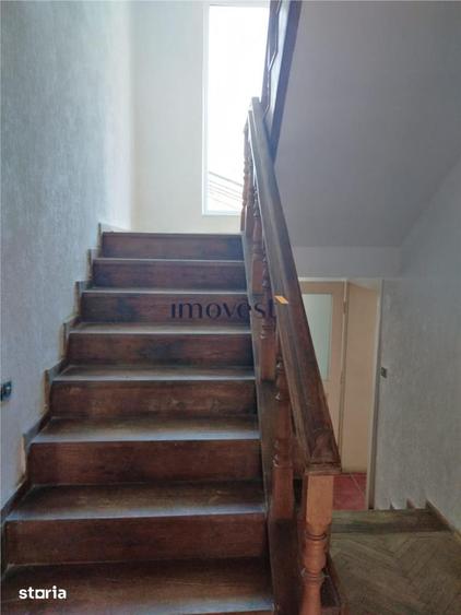 Casă cu 6 camere cu Teren 600 Mp în Păulești