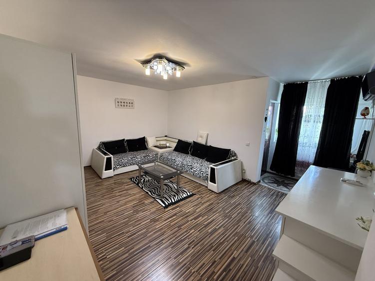 Apartament cu 2 camere semidecomandat, mobilat în Central