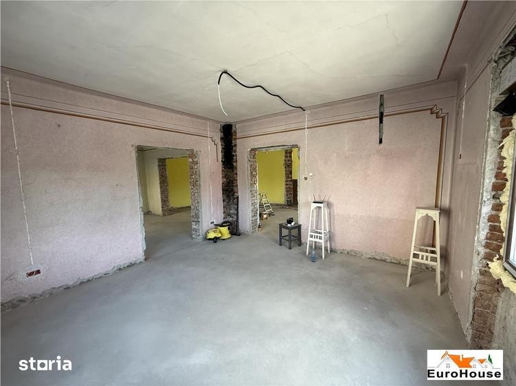 Casă cu 3 camere cu Teren 300 Mp în Central