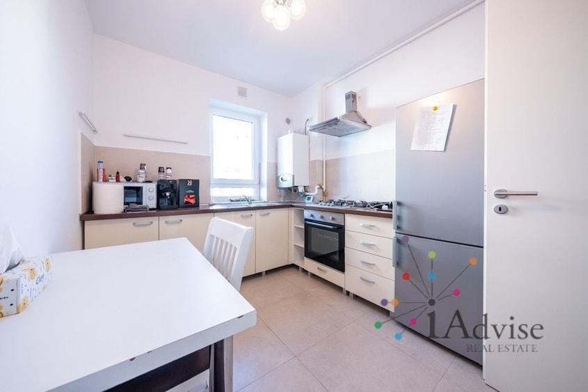 Apartament cu 2 camere decomandat, mobilat în Tractorul