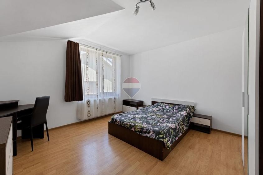 Apartament cu 3 camere decomandat, mobilat în Intim