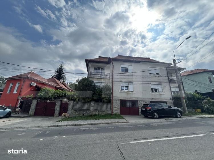 Casă cu 4 camere decomandat în Central